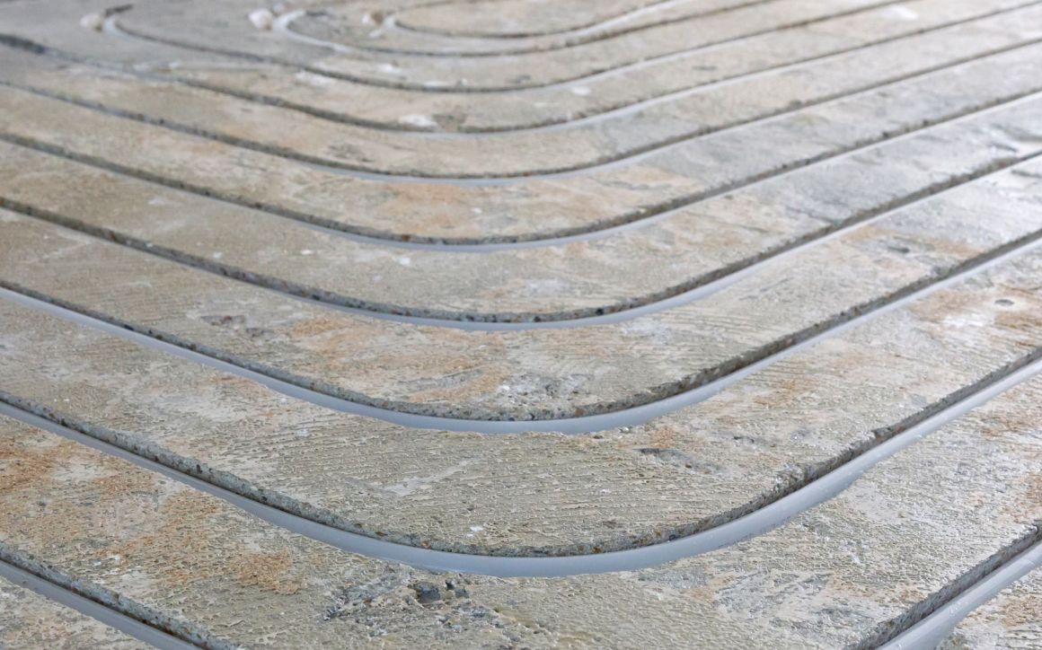 Fußbodenheizung nachträglich in den Estrich einfräsen